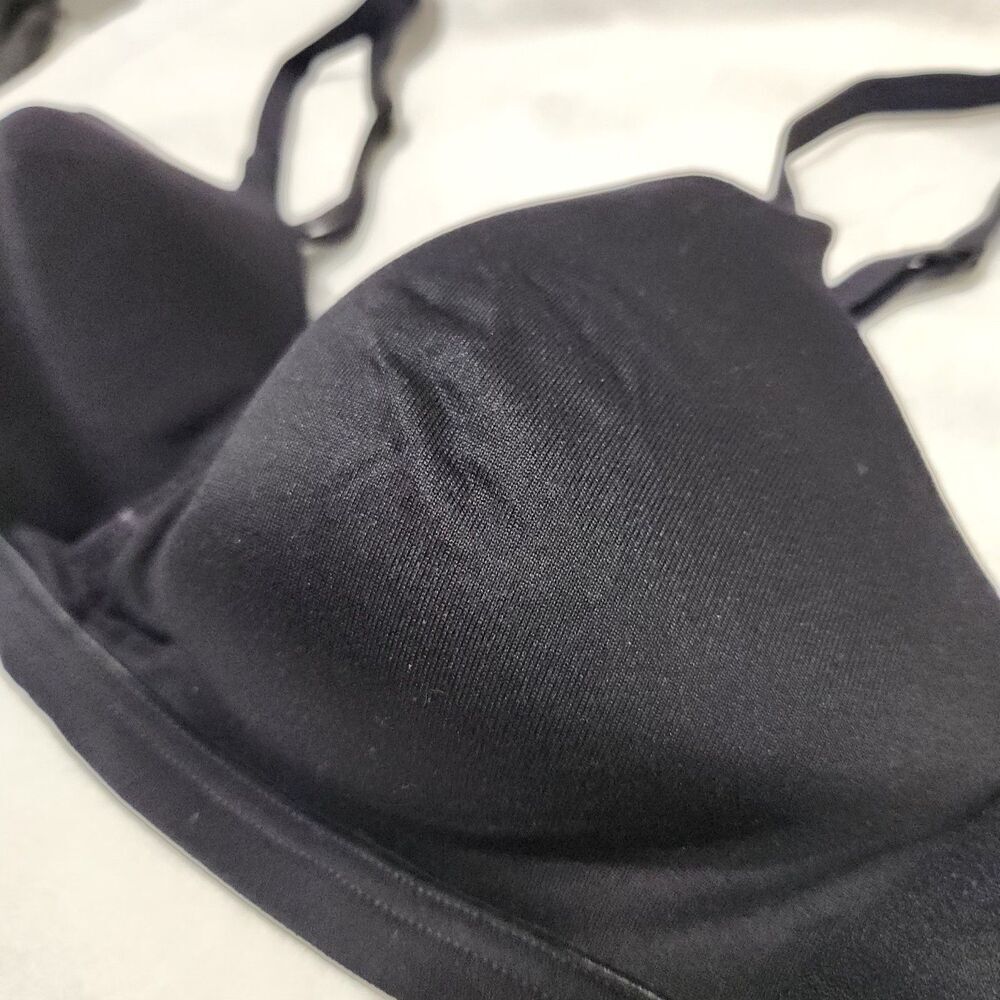 Vanity Fair Bra Size 36B Black Wirefree.   New